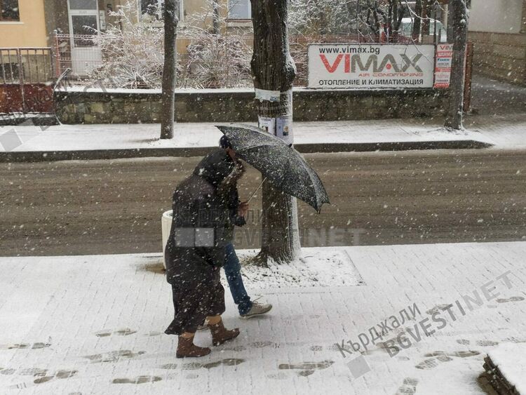 Облачно и студено днес в Кърджали,кратък мокър сняг