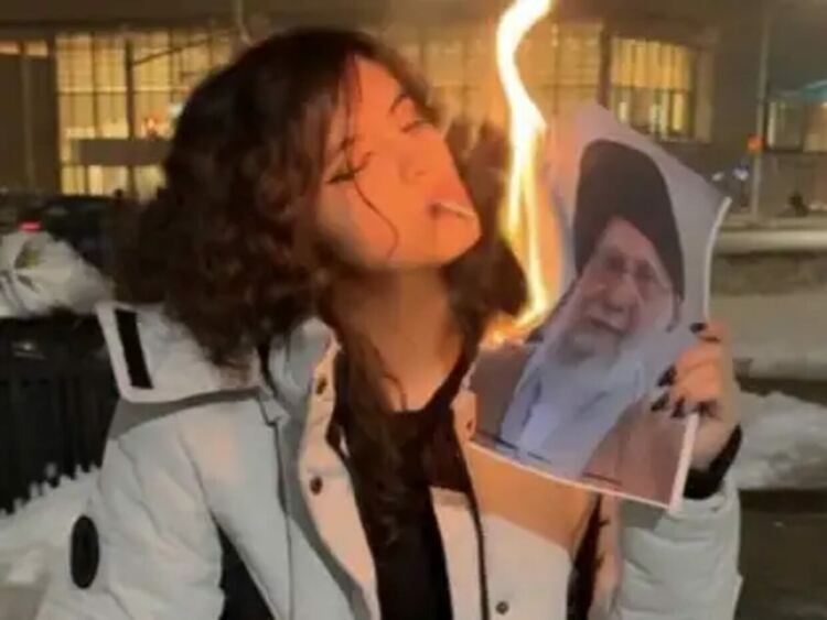 Иран в пламъци: Масови протести, кървави репресии и възможна намеса на САЩ