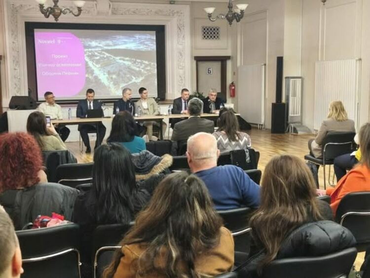 Резултатите от проекта „Въвеждане на енергоспестяващи мерки на уличното осветление на населените места в Община Перник“ бяха представени