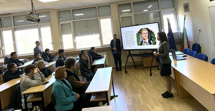 ПГ по туризъм „ Проф. д-р Асен Златаров“ се поклони пред Апостола на свободата