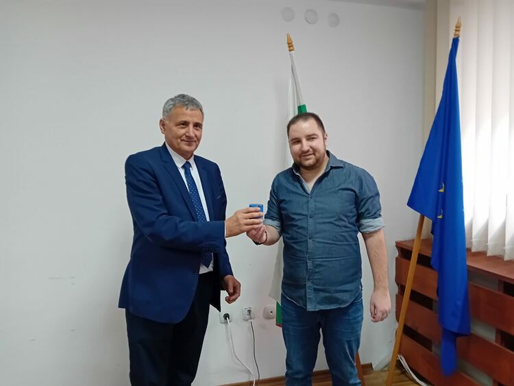Областният управител връчи печата на председателя на РИК - Смолян 