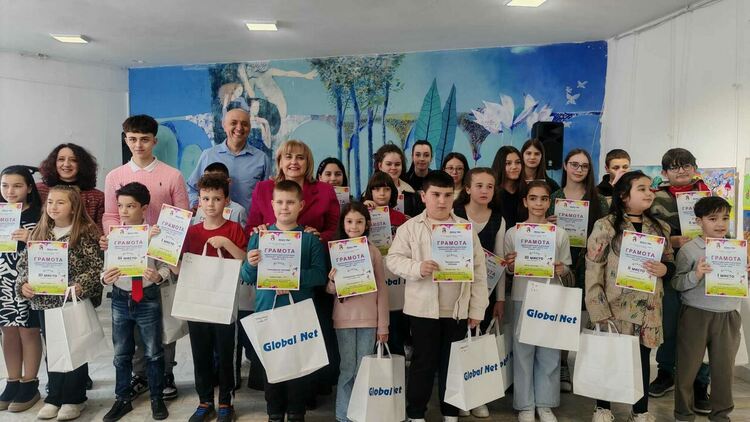 25 млади художници бяха отличени на конкурса"Бъдещето през моите очи"