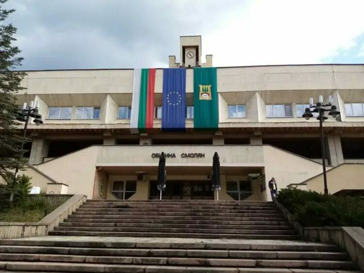 Озеленяват покриви на сгради в Смолян като мярка за по-чист въздух