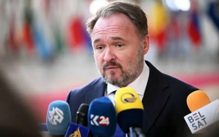 Брюксел ни съветва да ограничим пътуването с кола и самолет