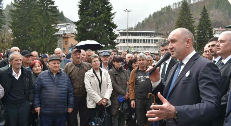 Лидерът на „Прогресивна България“ Румен Радев се срещна с жители на община Мадан /Галерия/