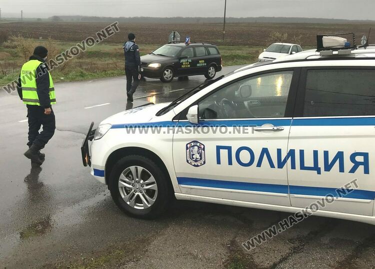 Опит за бягство: Неправоспособен „изпробва“ скоростта на Фолксвагена си пред полицаи