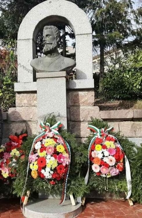 Днес в 11:30 часа Смолян се покланя пред делото на Христо Ботев и героите на България