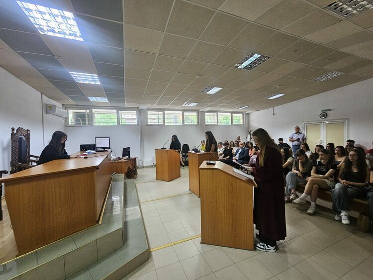Славейковци симулираха наказателен процес