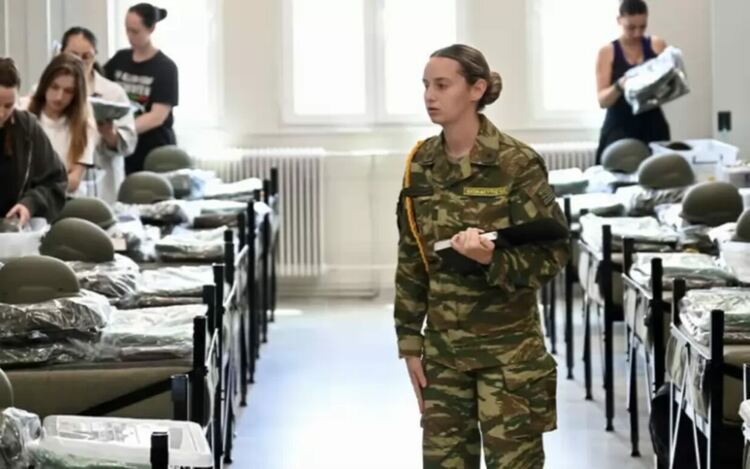 Гърция прие първите жени наборници в пилотна военна програма