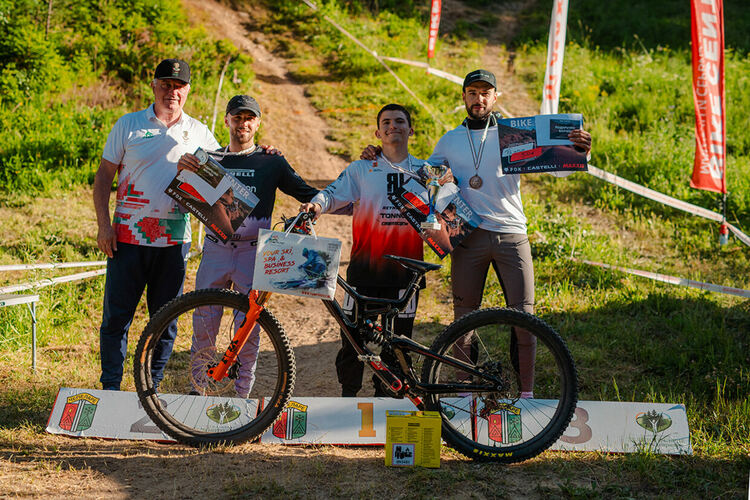 Адреналин в Родопите: Чепеларе събра елита на downhill колоезденето