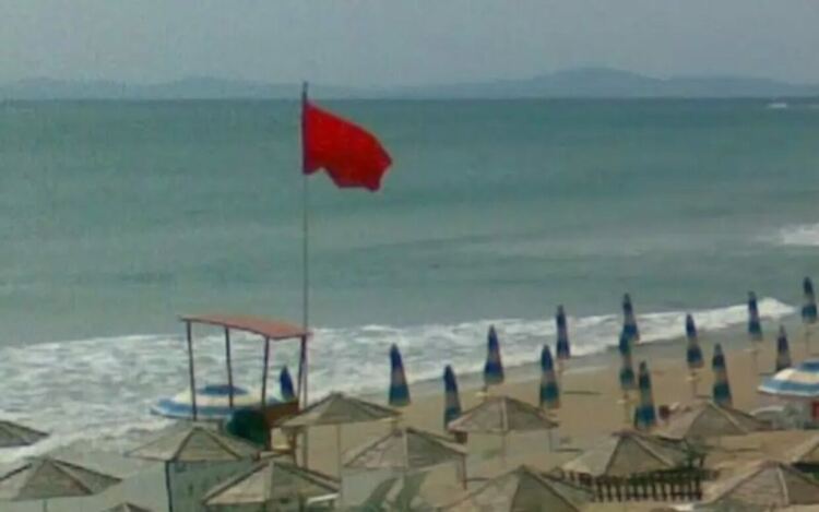 Турски курорти забраниха къпането в Черно море