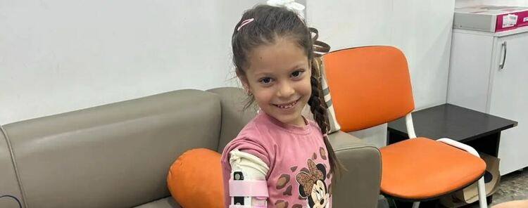 Малката Алиса се нуждае от помощ, за да получи шанс за по-пълноценно детство