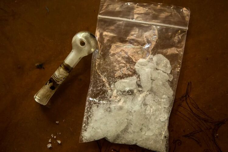 Двама са задържани за притежание на наркотичен кристал и MDMA