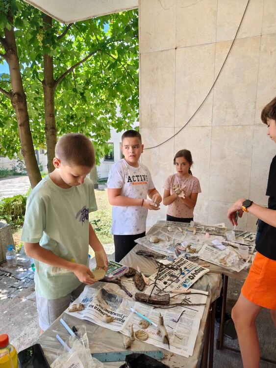 Глината и природата се превръщат в изкуство: талантливи деца подготвят финална изложба в Смолян (Галерия) 